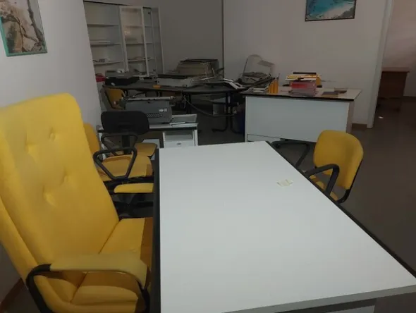 3#8247 Mobili e Arredi vari