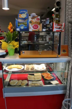 MOBILI ED ATTREZZATURA BAR