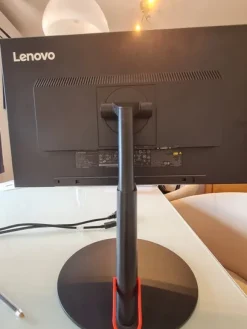 1#8500 Monitor Lenovo ThinkVision