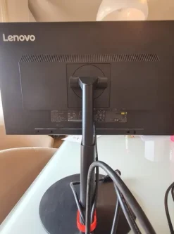 1#8500 Monitor Lenovo ThinkVision