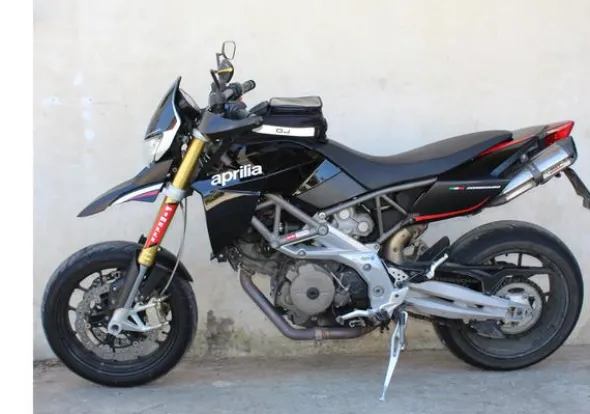1#3050 Moto Aprilia Dorsoduro 750