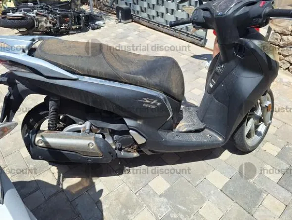 1#8732 Motociclo Honda SH300I