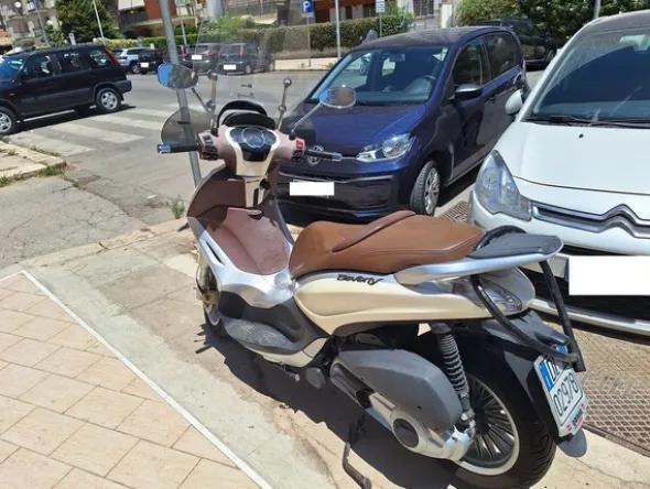 1#8502 Motociclo Piaggio Beverly