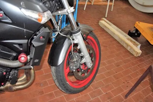 2#4160 Motociclo Suzuki 600