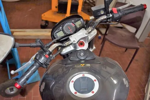 2#4160 Motociclo Suzuki 600