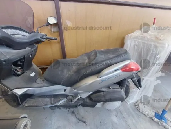 7#8669 Motociclo Yamaha Xmax 250