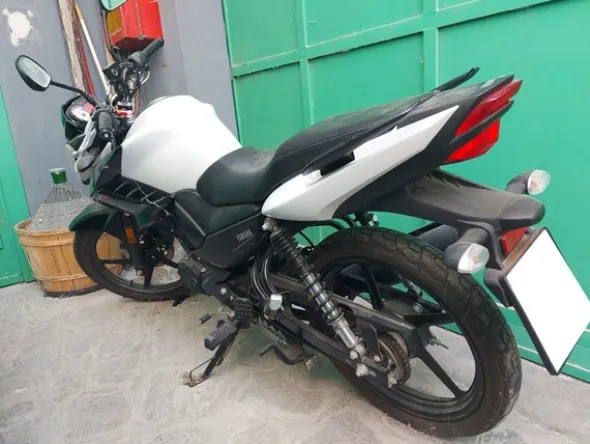 2#8099 Motociclo Yamaha YS125