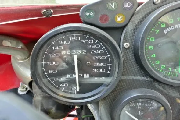 7#3672 Moto Ducati 996
