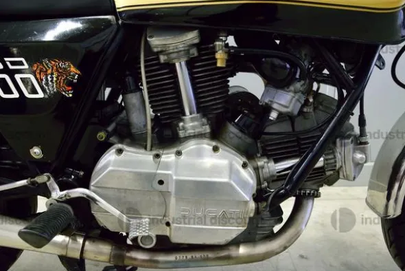 16#9982 Moto Ducati 900 Darmah