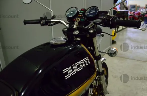 17#9982 Moto Ducati 900 Darmah