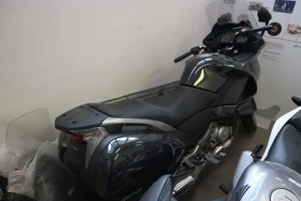 2#3474 Moto Honda NT700
