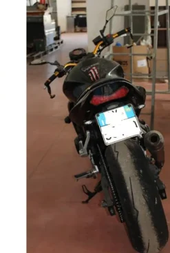 1#3049 Moto Kawasaki Z750 nera