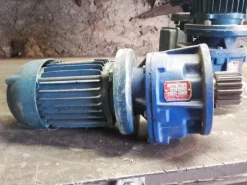 MOTORI ELETTRICI CON RIDUTTORE