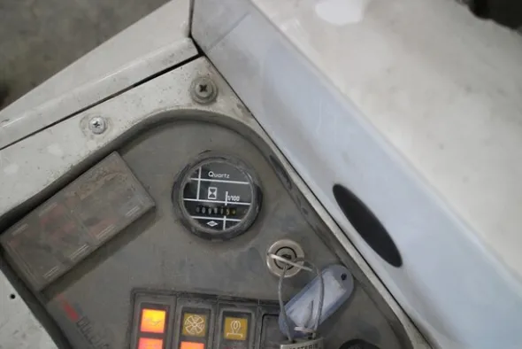 3#5526 Moto scopa Dulevo
