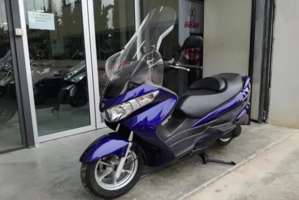 25#3672 Moto Suzuki Burgman 200cc