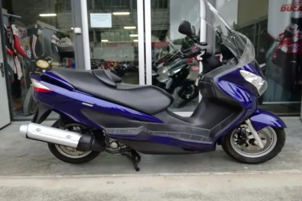 25#3672 Moto Suzuki Burgman 200cc