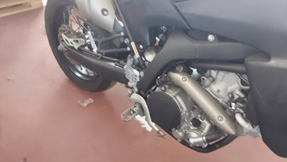 42#5491 Moto Yamaha VR250