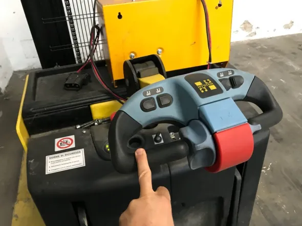 Muletto sollevatore HYSTER S1 2S-38S.L del 2005