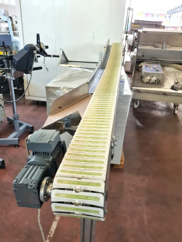 nastrino usato per confezioni con slitta d'uscita