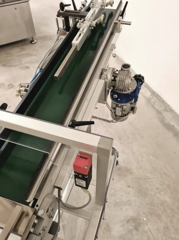 NASTRO TRASPORTATORE CON ESPULSIONE BETT (COD. NAS-273)