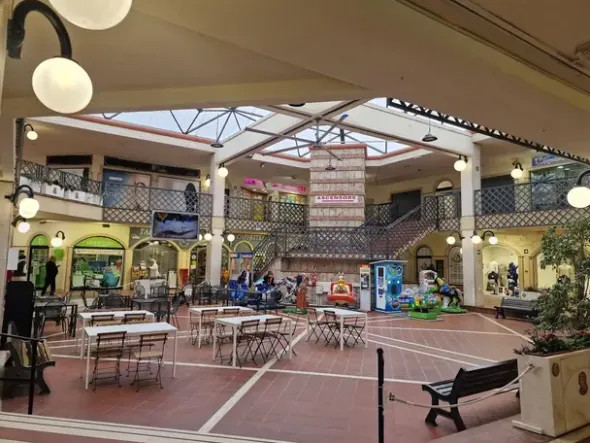 #26266 Negozi a reddito in centro commerciale con impianto fotovoltaico
