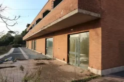 #14757 Negozi e uffici in edificio polifunzionale