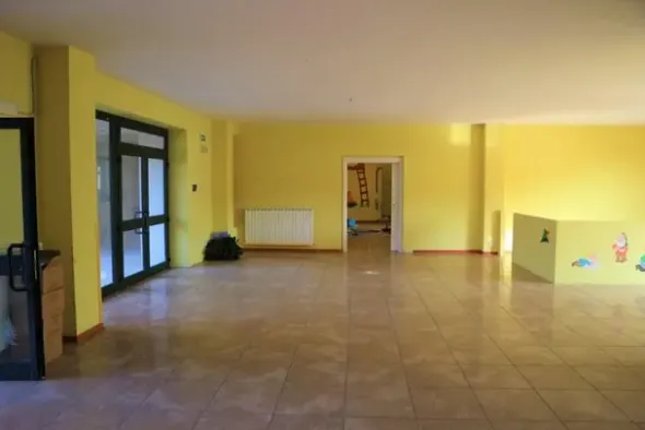 #14757 Negozi e uffici in edificio polifunzionale