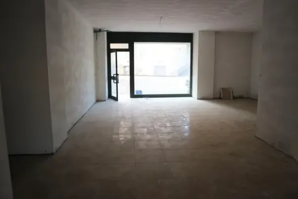 #14757 Negozi e uffici in edificio polifunzionale