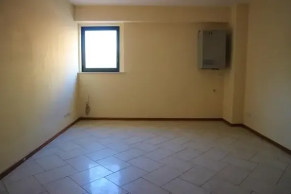 #14757 Negozi e uffici in edificio polifunzionale