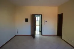 #14757 Negozi e uffici in edificio polifunzionale