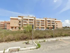 #24333 Negozio al grezzo con corte esclusiva e cantina(sub 4)