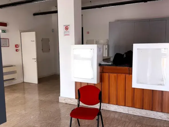 #21989 Negozio al piano terra con magazzino al piano interrato