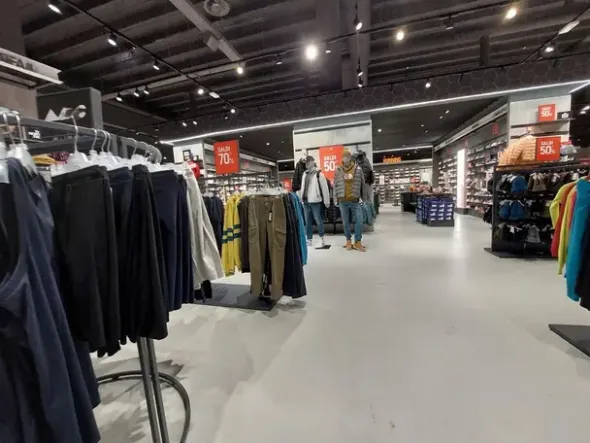 #25530 Negozio a reddito di articoli sportivi in centro commerciale Gotico