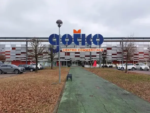#25530 Negozio a reddito di articoli sportivi in centro commerciale Gotico
