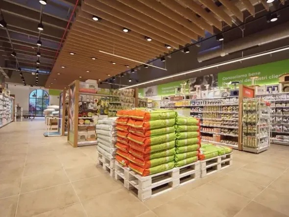 #24042 Negozio a reddito di pet store specializzato in prodotti per animali da compagnia