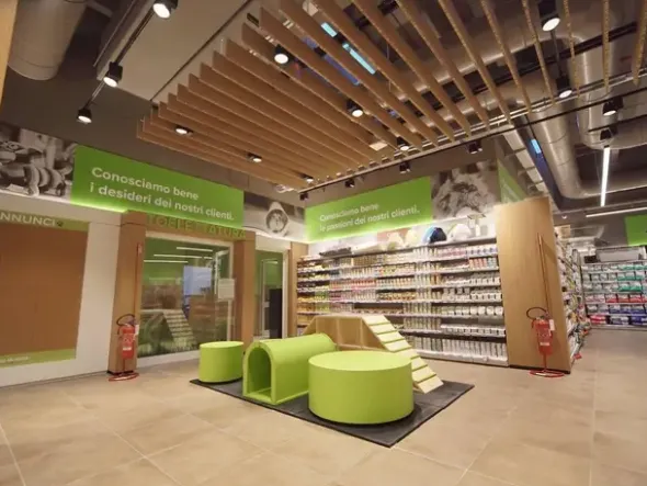 #24042 Negozio a reddito di pet store specializzato in prodotti per animali da compagnia