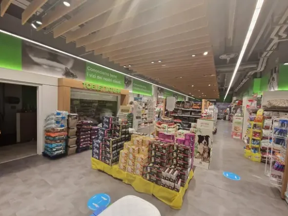 #24042 Negozio a reddito di pet store specializzato in prodotti per animali da compagnia