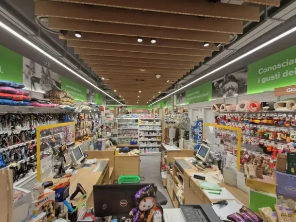 #24042 Negozio a reddito di pet store specializzato in prodotti per animali da compagnia