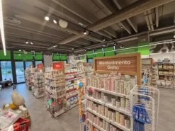 #24042 Negozio a reddito di pet store specializzato in prodotti per animali da compagnia
