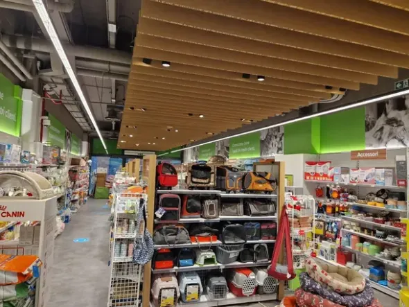#24042 Negozio a reddito di pet store specializzato in prodotti per animali da compagnia