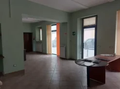 #2536389 Negozio con cantina e posto auto coperto in edificio storico
