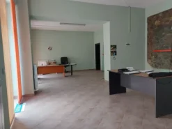 #2536389 Negozio con cantina e posto auto coperto in edificio storico
