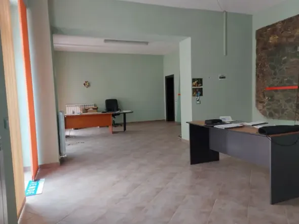 #2536389 Negozio con cantina e posto auto coperto in edificio storico