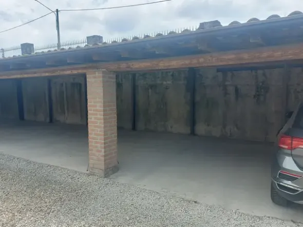 #2536389 Negozio con cantina e posto auto coperto in edificio storico