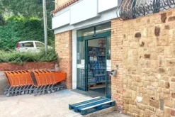 #2537367 Negozio con corte in edificio polifunzionale