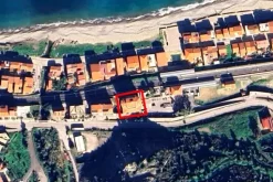 #2537367 Negozio con corte in edificio polifunzionale