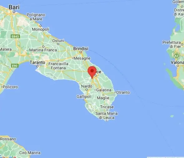 #22090 Negozio con corte pertinenziale
