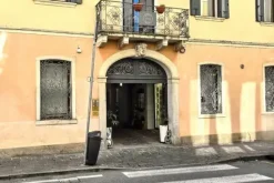 #25832 Negozio con cortile privato in centro storico