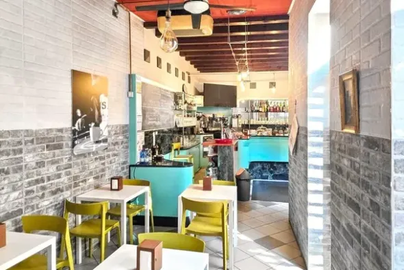 #25832 Negozio con cortile privato in centro storico