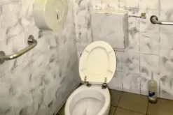 #25832 Negozio con cortile privato in centro storico